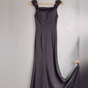 Elegant Black Evening Gown   Size XS
